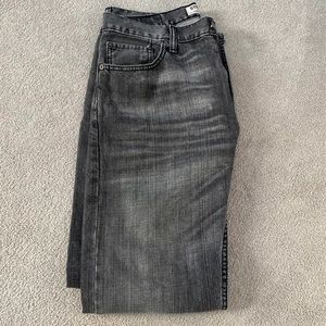 Levis Straight Fit Jeans